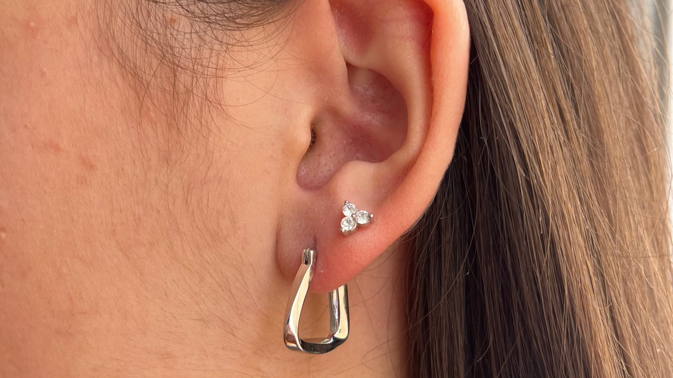 Cómo combinar tus pendientes plata con otras joyas sin fallar
