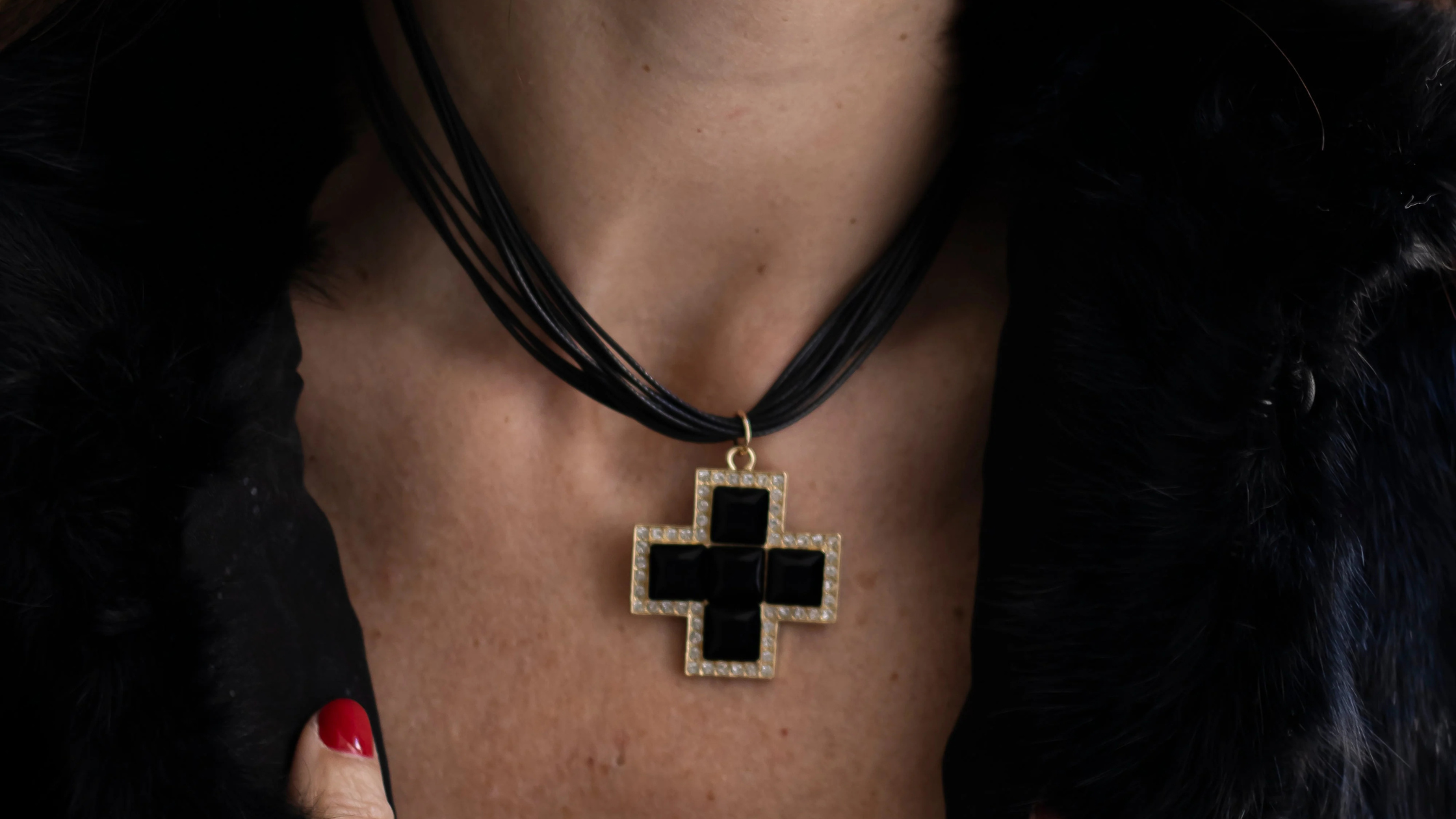 El Collar de Plata: Un Accesorio Clásico y Versátil para Cualquier Ocasión