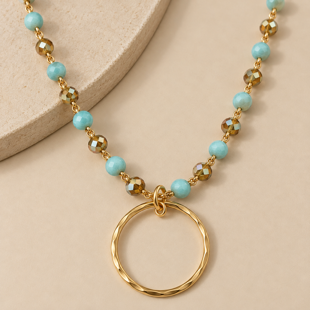 Collar Aurea de piedra con Charm Aurea, detalle - Alma de Plata