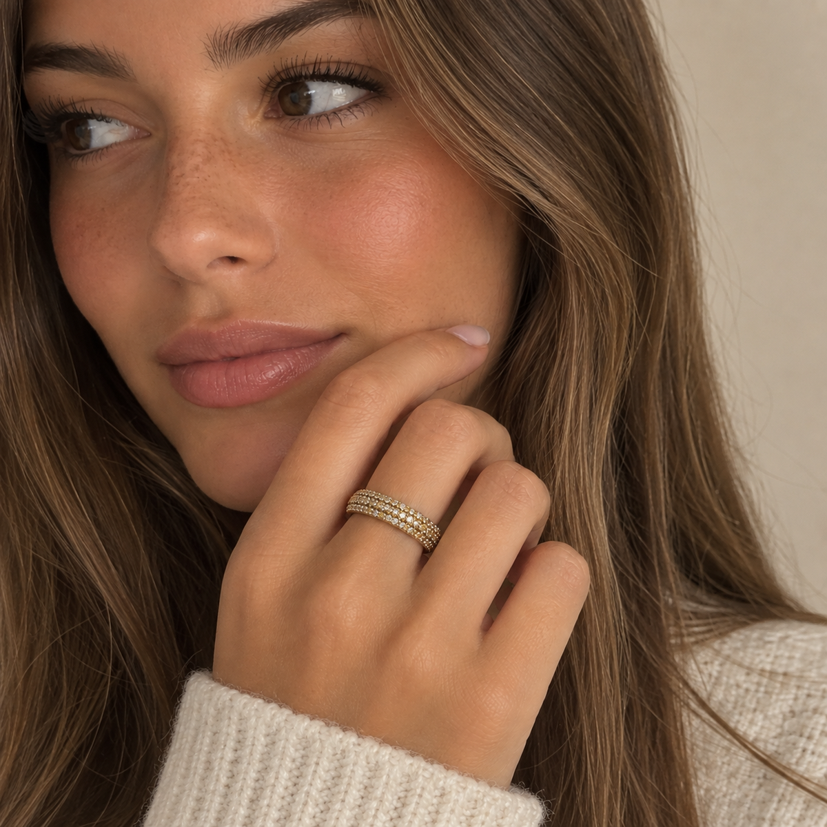 Anillo Luxe de plata 925 micro pavé, detalle - Alma de Plata