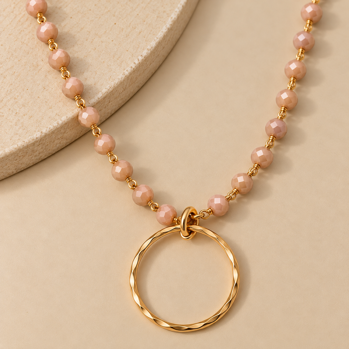 Collar Aurea con charm circular dorado - Alma de Plata