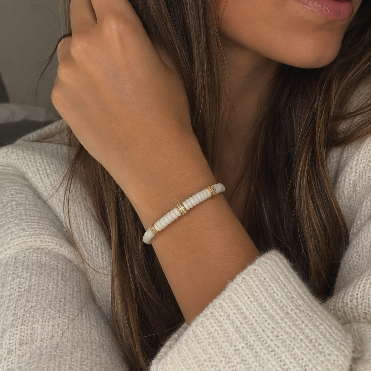Brazalete Azure blanco, detalle - Alma de Plata