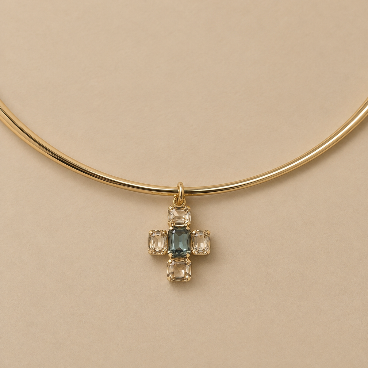 Choker Nis dorado puesto - Alma de Plata