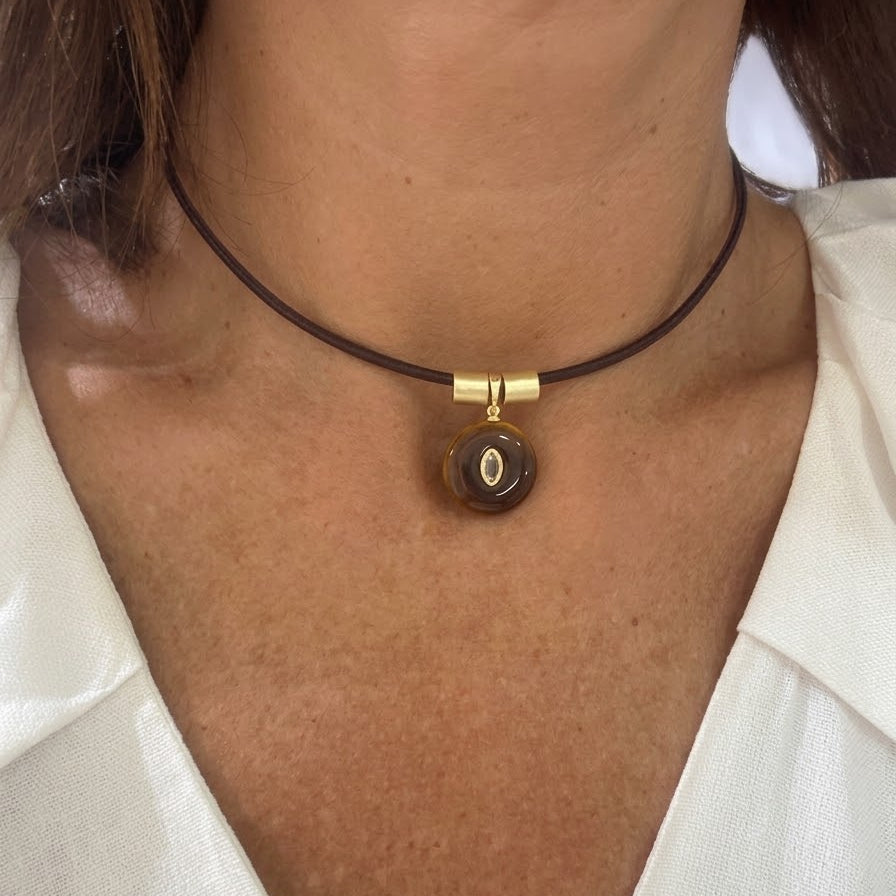 Choker Imantado Benetta puesto