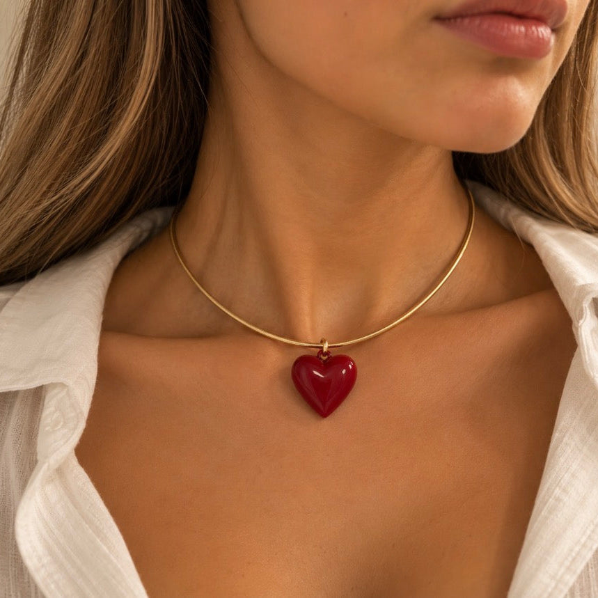 Charm Amora corazón burdeos de resina, otra vista